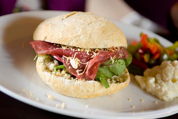 Essen im Bistro | Ferienpark Callassande